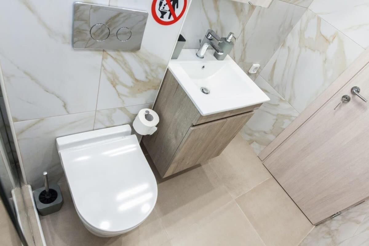 Apartamento Brand New Urban Getaway Next To Megaro Mousikis Atenas Exterior foto