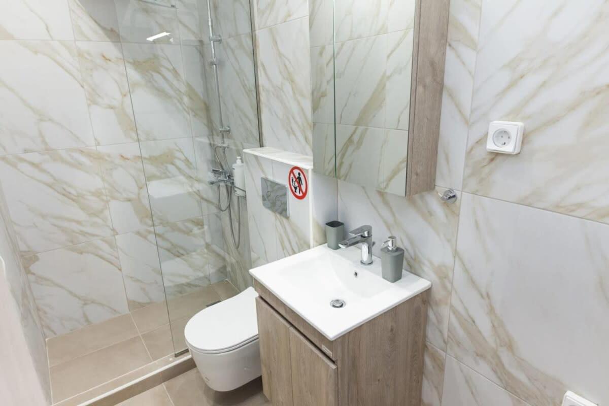 Apartamento Brand New Urban Getaway Next To Megaro Mousikis Atenas Exterior foto