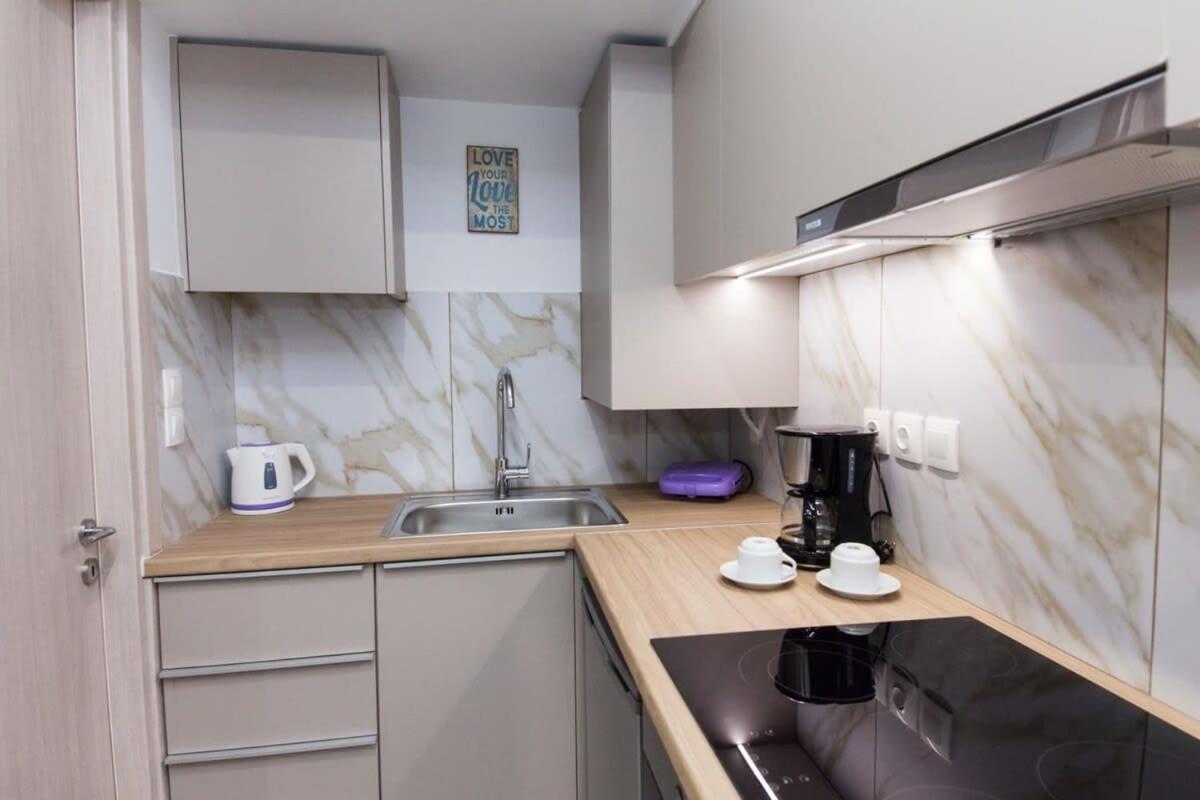 Apartamento Brand New Urban Getaway Next To Megaro Mousikis Atenas Exterior foto