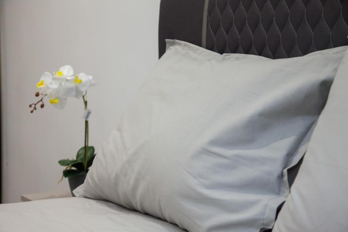 Apartamento Brand New Urban Getaway Next To Megaro Mousikis Atenas Exterior foto