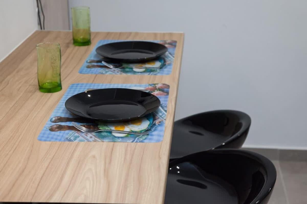 Apartamento Brand New Urban Getaway Next To Megaro Mousikis Atenas Exterior foto
