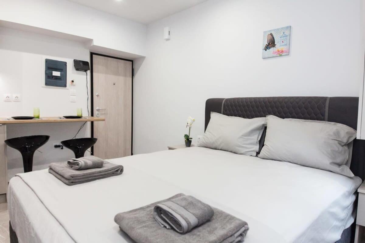 Apartamento Brand New Urban Getaway Next To Megaro Mousikis Atenas Exterior foto
