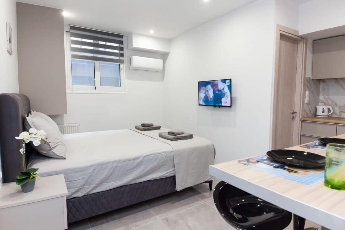 Apartamento Brand New Urban Getaway Next To Megaro Mousikis Atenas Exterior foto